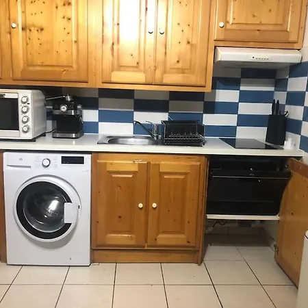 200 Metres De La * سان سيبريان